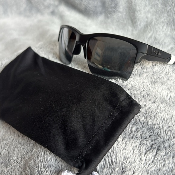 Oakley Thinlink 63mm Polarized Sunglasses in Matte Black/Black Iridium NWT - Picture 5 of 7